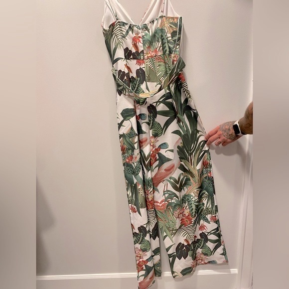 Fashion nova floral jumpsuit, Sz M - Picture 4 of 4